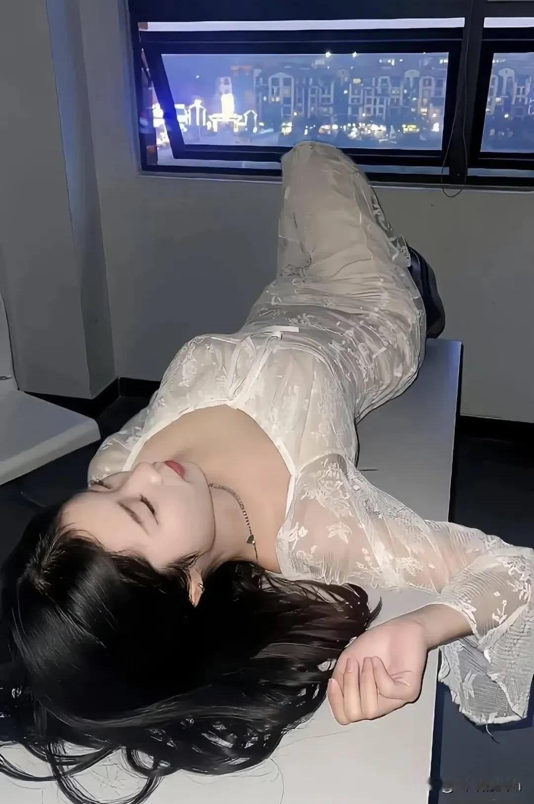 酒、能让人兴奋也能让人疯狂，今晚有点多，有点小醉！