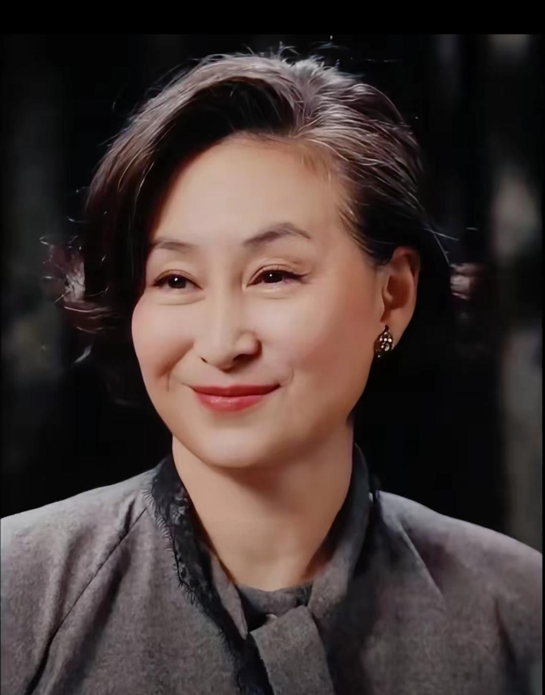 听说过碰瓷的，但你听说过碰瓷碰到百亿富豪头上的吗？

何超琼，身家百亿，赌王何鸿