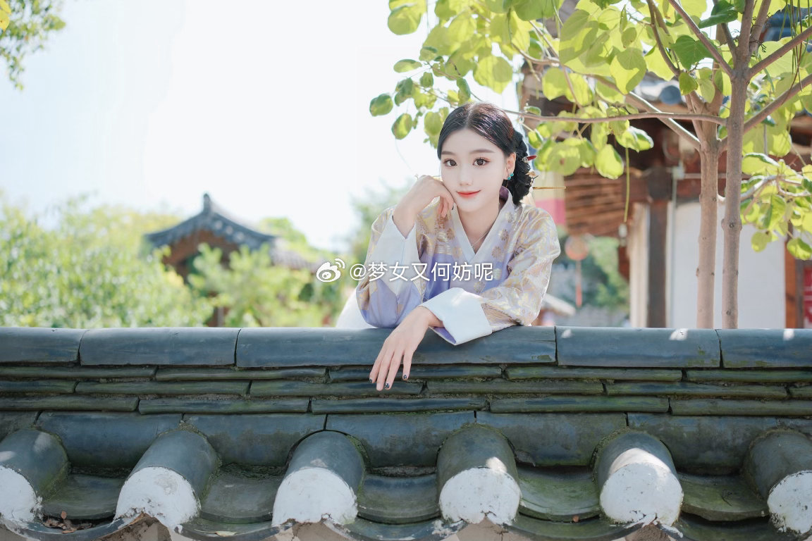 手机和相机拍出来差别真的挺大的  都是原图处理 参数完全相同 ​​​