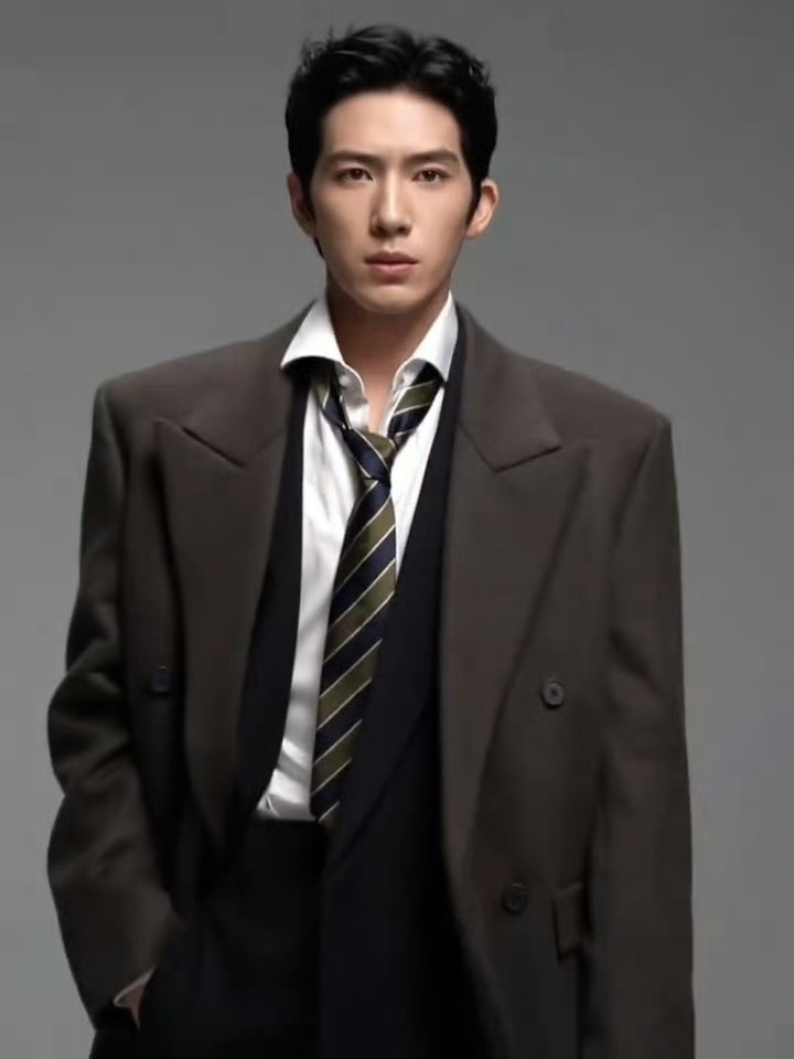 井柏然给现偶上强度了早春晴朗抠书早春晴朗抠书，井柏然给现偶上强度了，这个背肌杀镜