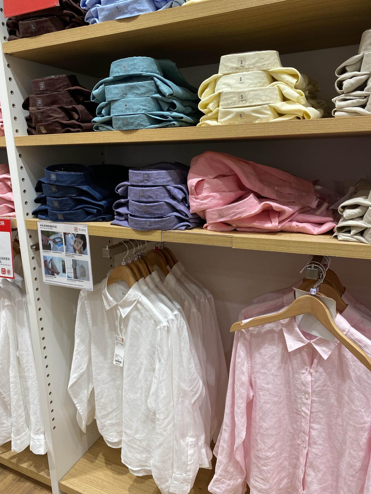 优衣库的衣服真的是主打一个休闲风，这种设计看着就很活泼，随意。

衣服质地还不错