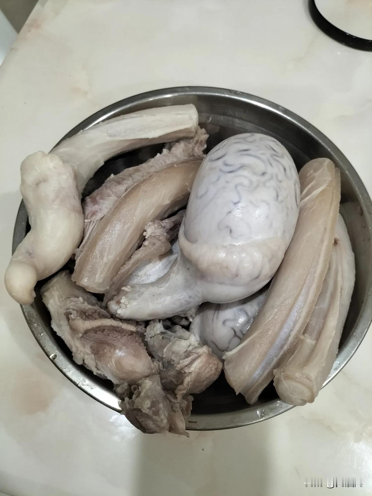 老公太辛苦需要补身体
婆婆给我推荐牛鞭，还一脸坏笑
让我有点摸不着头脑
都说男人