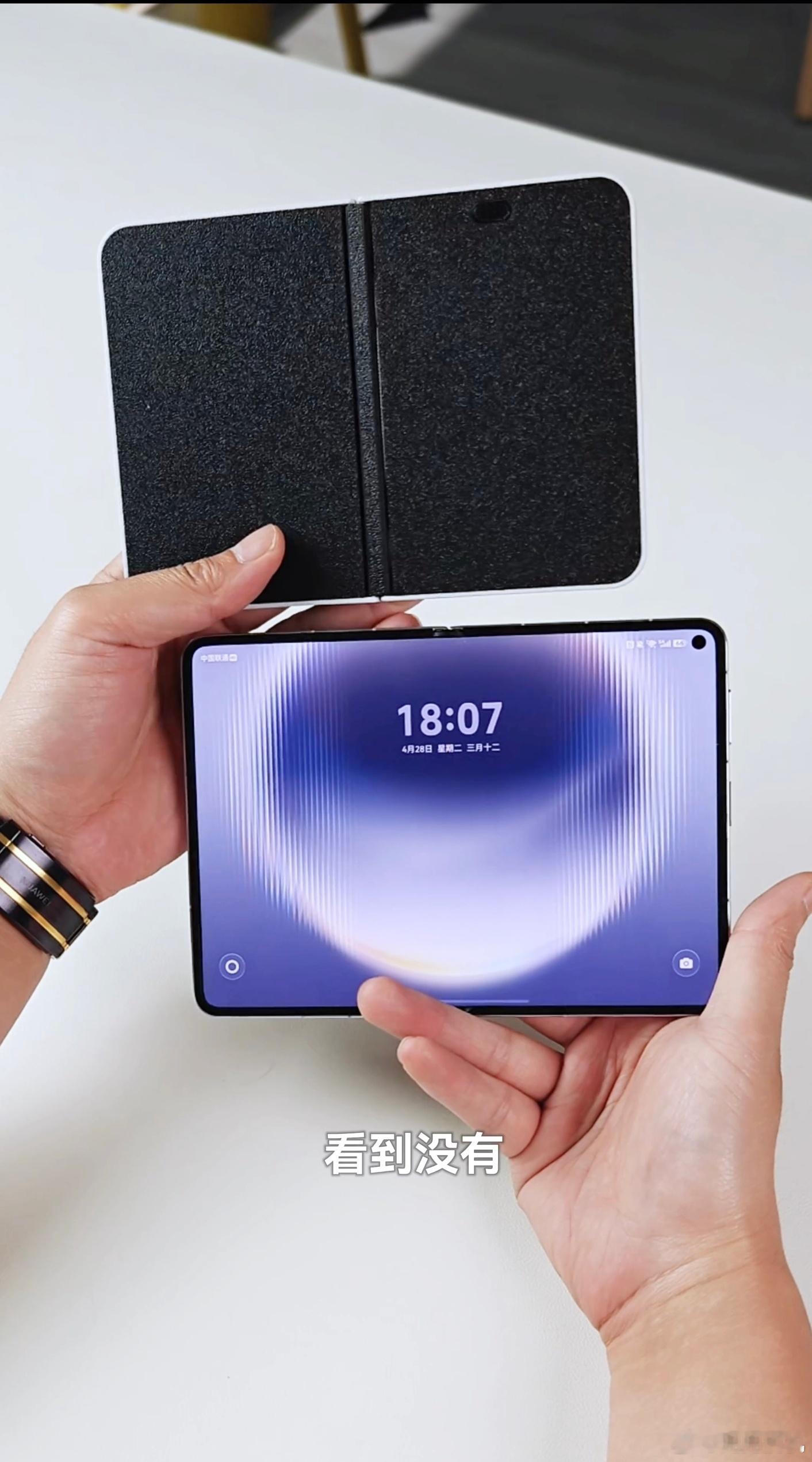 华为折叠屏对比iPhone折叠屏大哥把 iPhone Ultra 模型和华为 P