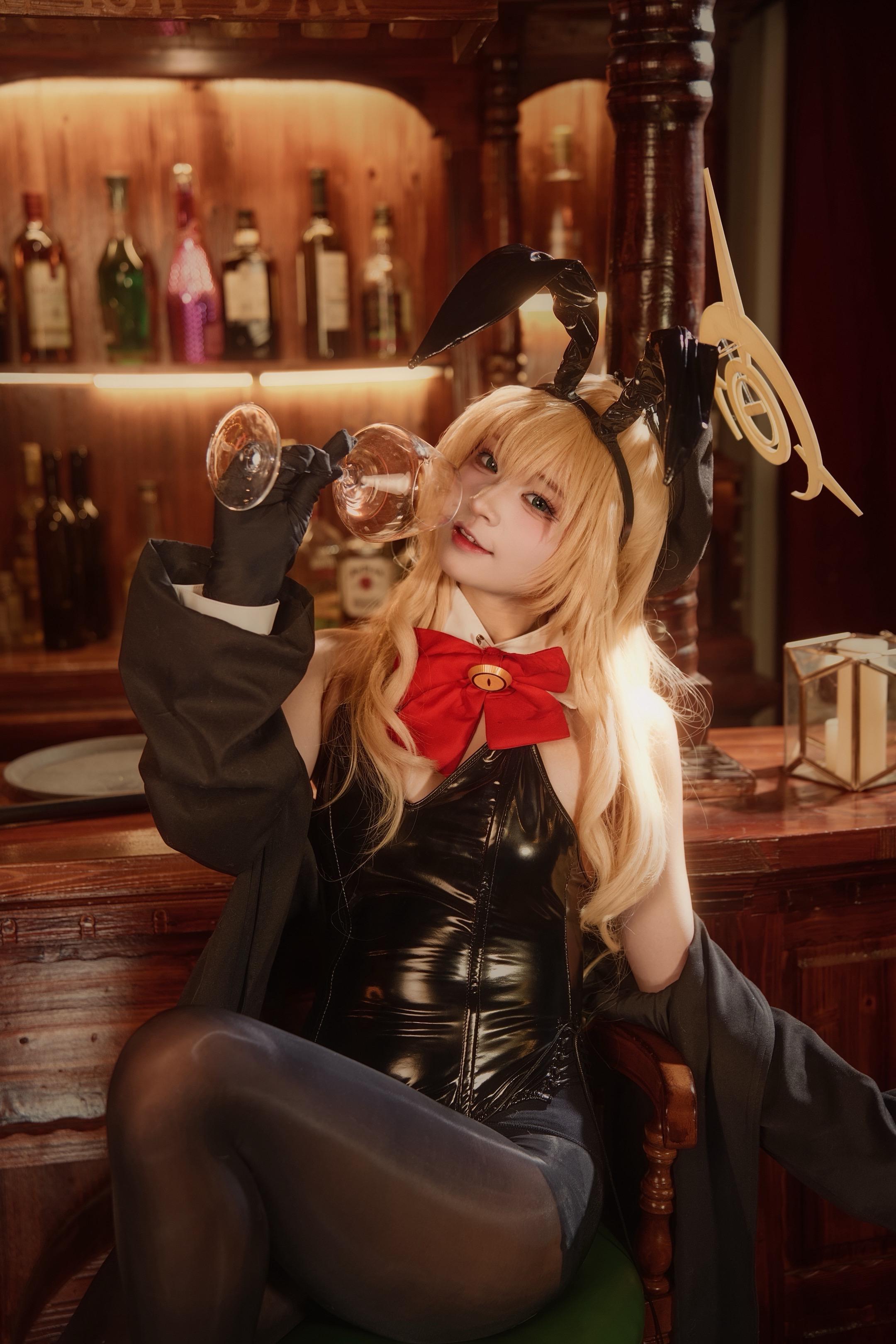 笑面教授兔女郎！