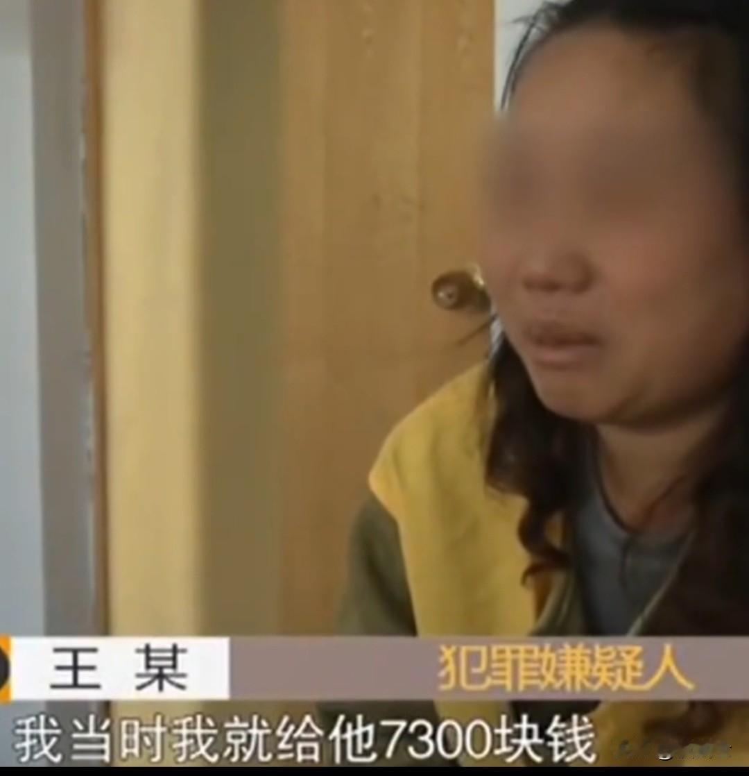 半夜十点，一对男女正热情拥吻，女人的电话响起：宝贝，我来了，就在你家大门口，快来