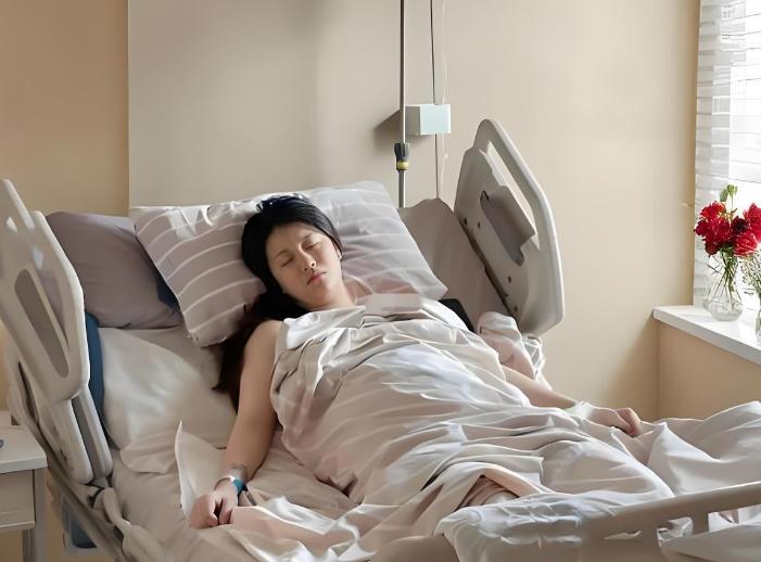 “爱情能扛住两次重病吗？ ”
2012年，吴宇森查出淋巴癌中期，妻子张丽玲把北京