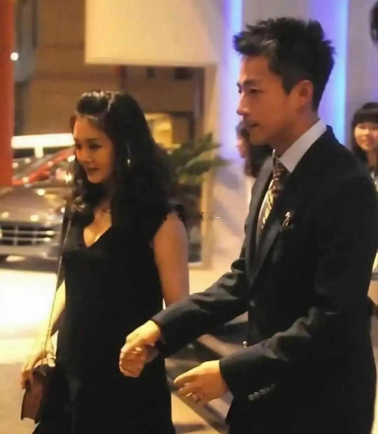 据说这是汪小菲和大S的第一次见面，原来帅哥当年就是这么沦陷的 