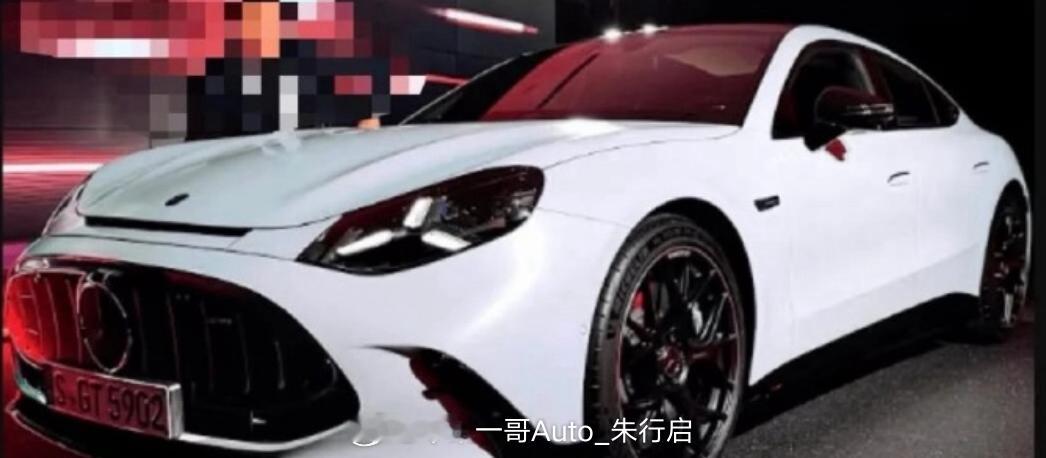 全新奔驰AMG GT四门无伪装谍照亮相鲶鱼GT+星星前脸标以及LED大灯夜里看起