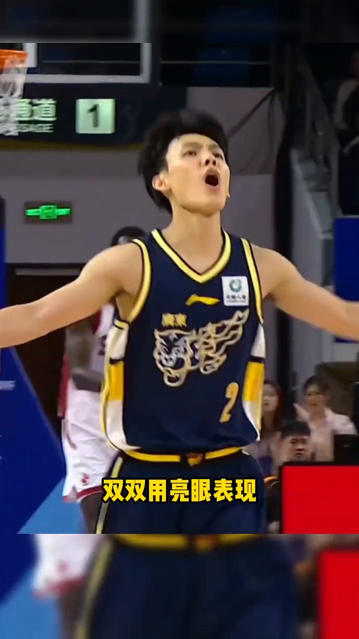 徐杰、张宁双双用亮眼表现打脸郭士强。
意外落选国家队的两位球员却都在一场比赛里证