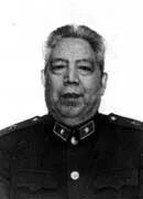 [微风]1996年，离休的铁瑛将军正在家里看报纸。就在这时，女婿走了进来。女婿说