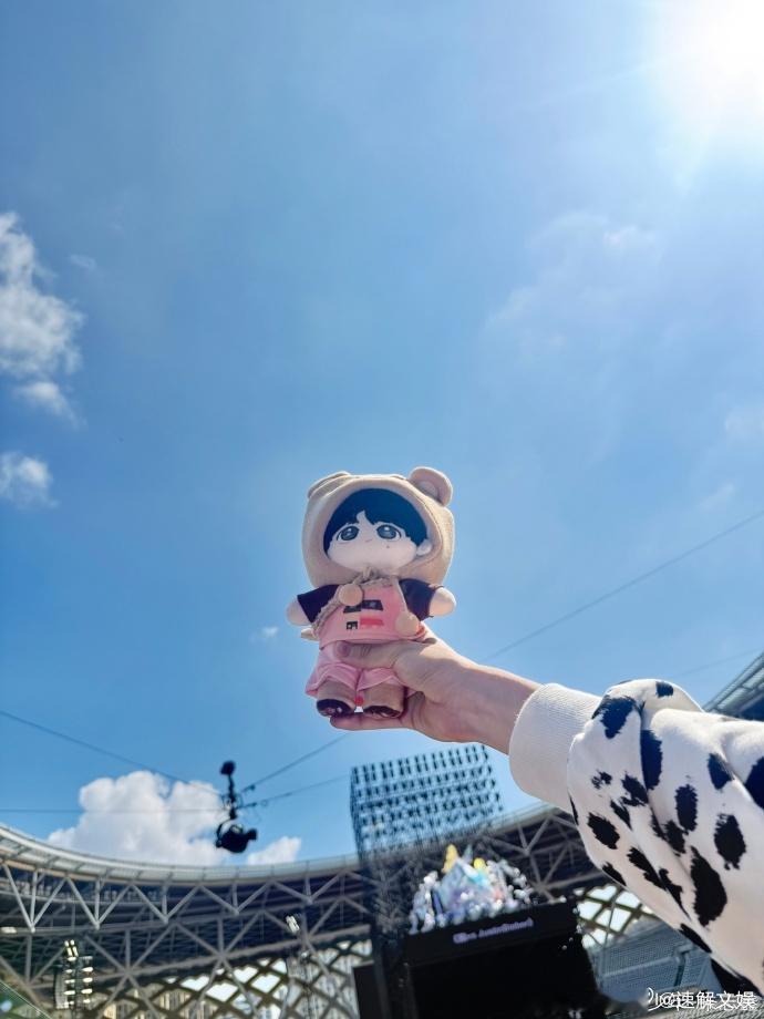 朱志鑫带着朱志和徐州的天空打了个卡朱志鑫带着娃娃和天空打卡朱志鑫旅途小碎片送达，