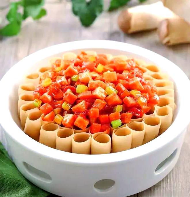 最近又有人出来胡说八道了，他在网上上发帖子说：“如果西贝倒了，那就是中国餐饮行业