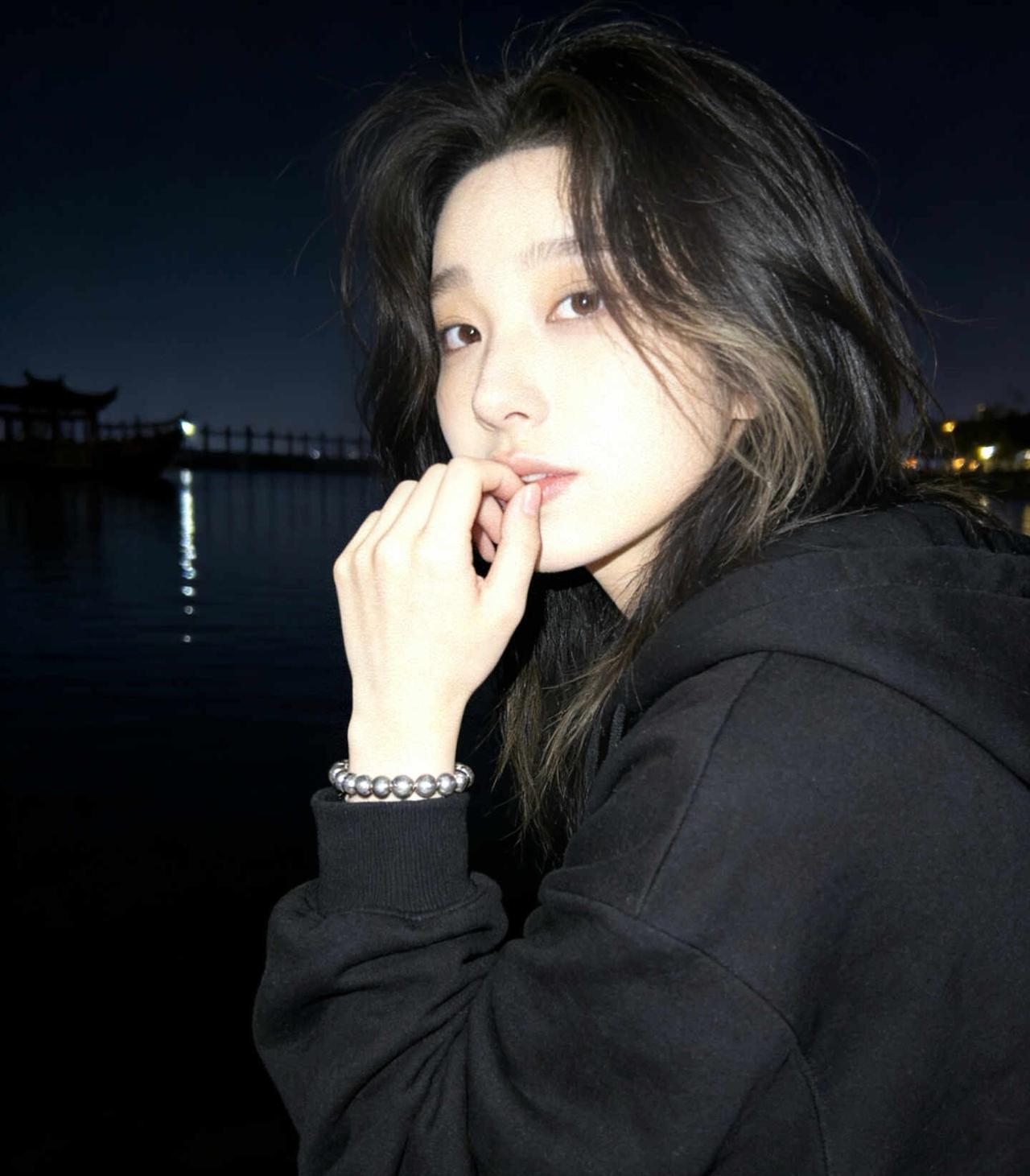 这天咋那么冷 冷得我得了最近很火的那个什
在这么冷的天 这个冬天好冷 好冷你个秋