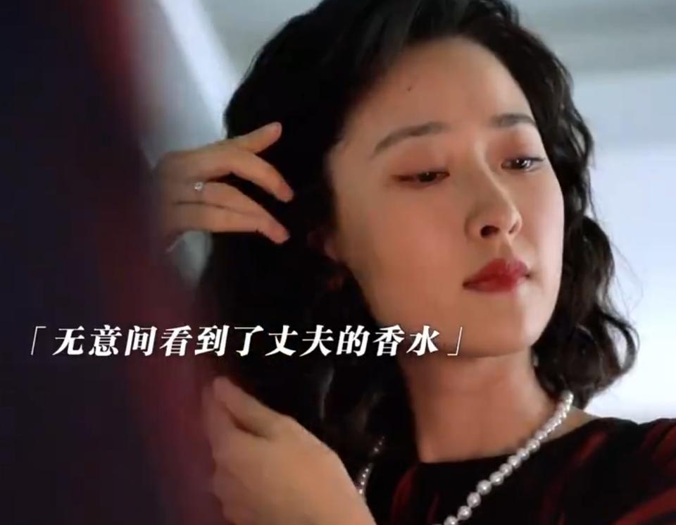淬火年代：东窗事发！嘉丽终于发现钱宏明出轨！
自从生下女儿，嘉丽就被豢养，没了社