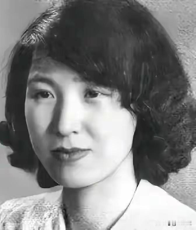 1956年，末代皇妃李玉琴决绝离婚：过夜一夜后，彻底斩断11年荒唐牵绊
 
19