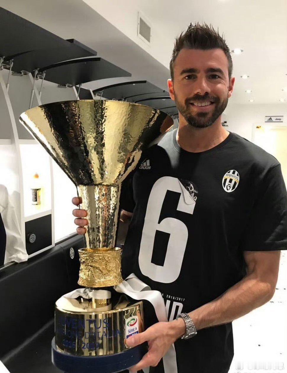 巴尔扎利：“我渐渐消沉。我的眼中不再闪烁着光芒，早上也没有了起床的动力。我感觉与