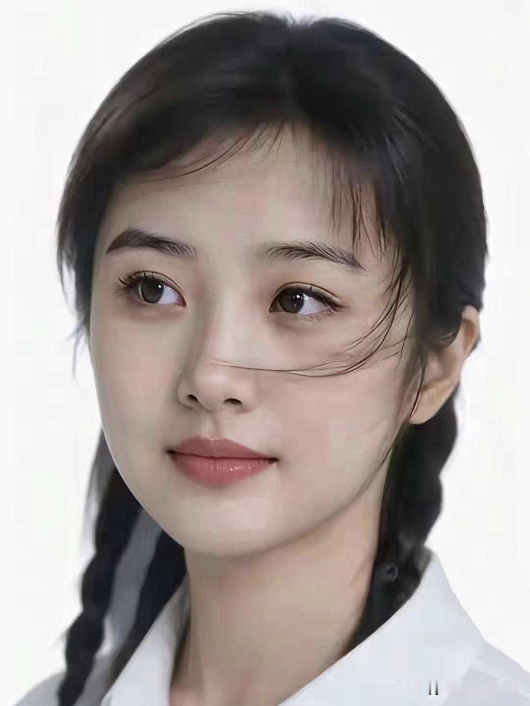 清风拂面，眉眼如画。她站在晨光里，像一朵初绽的蔷薇，温柔了岁月，惊艳了时光。一颦