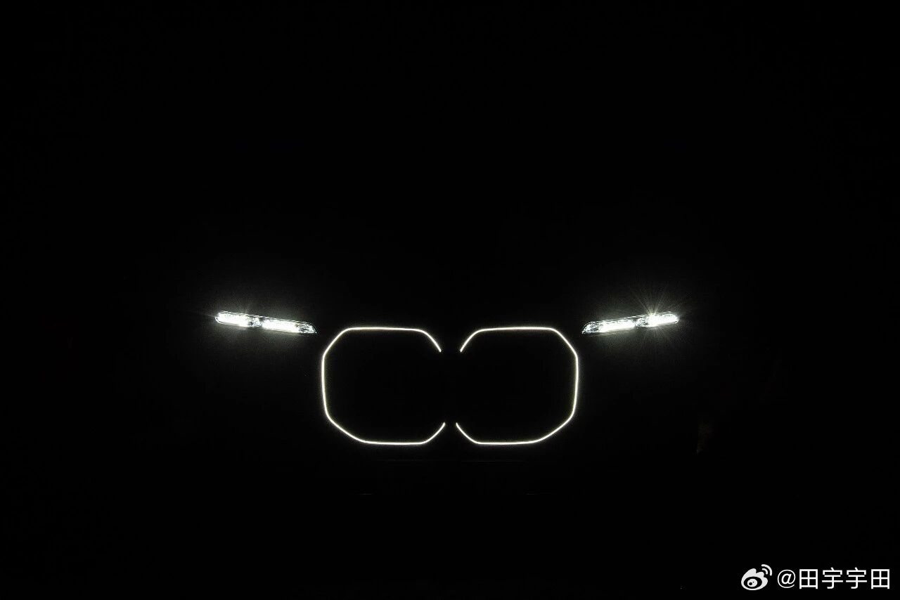 今年北京车展新款宝马7系发布新款长图一这个样子图二是老款咋感觉半斤八两啊我咋听说