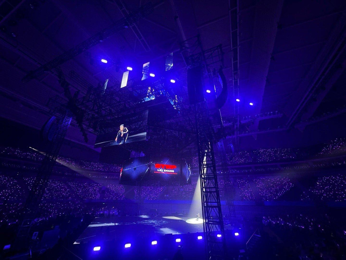 #张艺兴唱了晴天# 张艺兴的《晴天》，让我们感受到了音乐的魅力和力量。它不仅是一