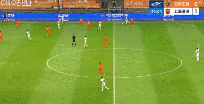 岳鑫海港首球！今天比赛状态👍上海海港 所以，去和对方后卫争头球抓二点肯定会有机