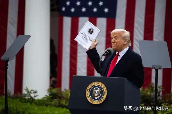 什么世界首富，这首富，那首富的，在特朗普眼里都是浮云，他的一个决定就能让全球蒸发