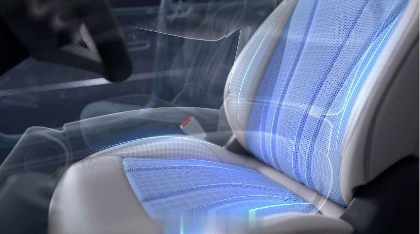 有的品牌被称为买发动机送车、有的被称为买服务送车，而飞凡针对F7的营销，有点买座