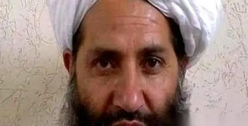 阿富汗最高领导人阿洪扎达，发了份公开声明。第一句话，直接给这几年定了性：“仗打完