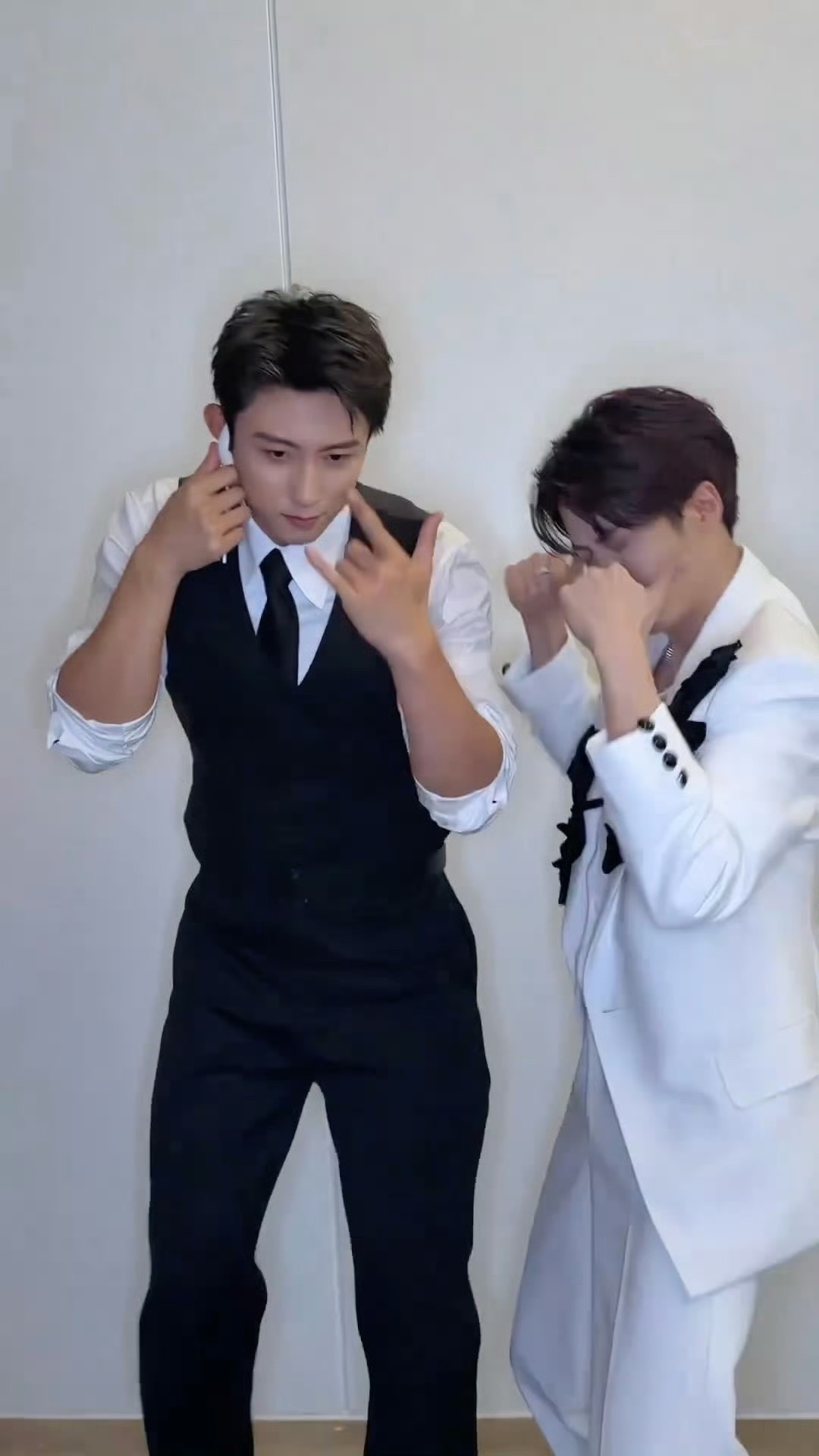 救命🆘🔇怎么可以这么油（不过黄景瑜还是帅滴显得更清爽了） 