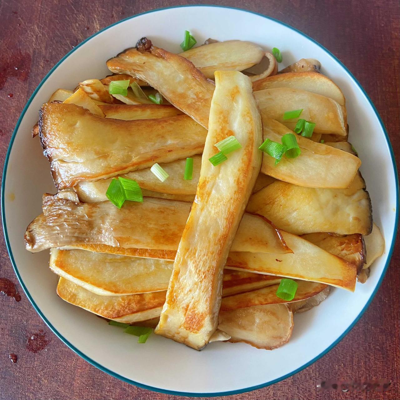 一会冷一会热，不适合户外钓鱼哦～还是把我的执念给了结了吧！

一位友友发的煎杏鲍