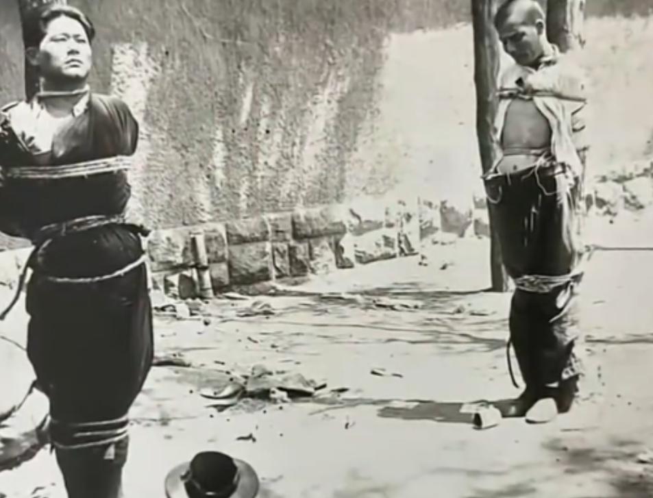 1928年，日军占领济南，鬼子冲进外交公署，用粗麻绳捆住中国外交人员，满屋只剩压