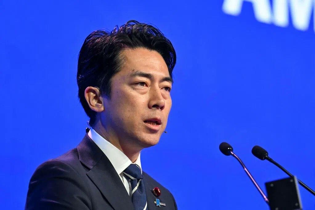 联合早报今天报道：“日本发出最新的防卫白皮书，指中国是迄今最令人担忧和最大的战略