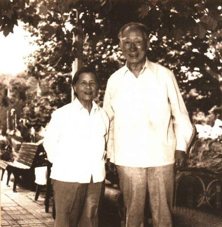 1983年9月11日，薄一波和任弼时夫人陈琮英在一起