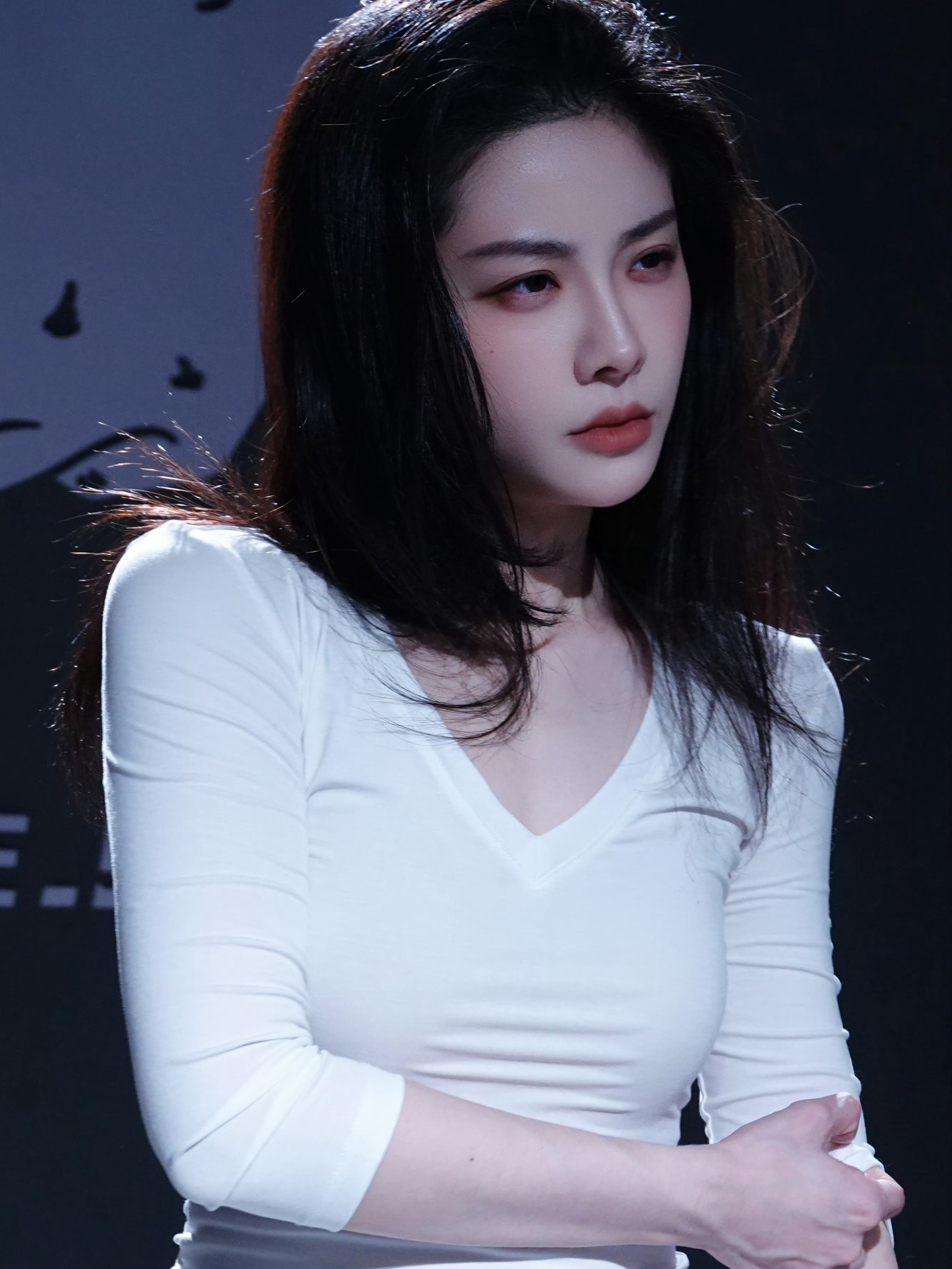 喻言麻麻的冷艳脸 