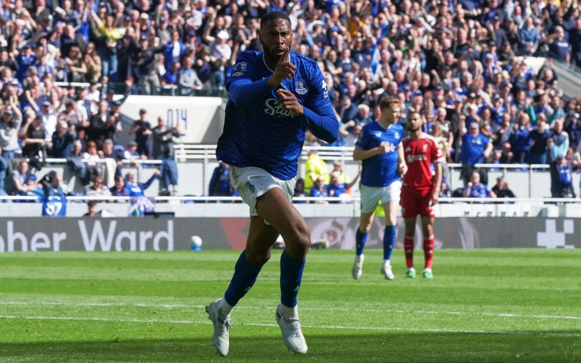 埃弗顿1比2利物浦 这场德比不够火爆，但确实太惨烈了。利物浦门将马马达什维利受伤