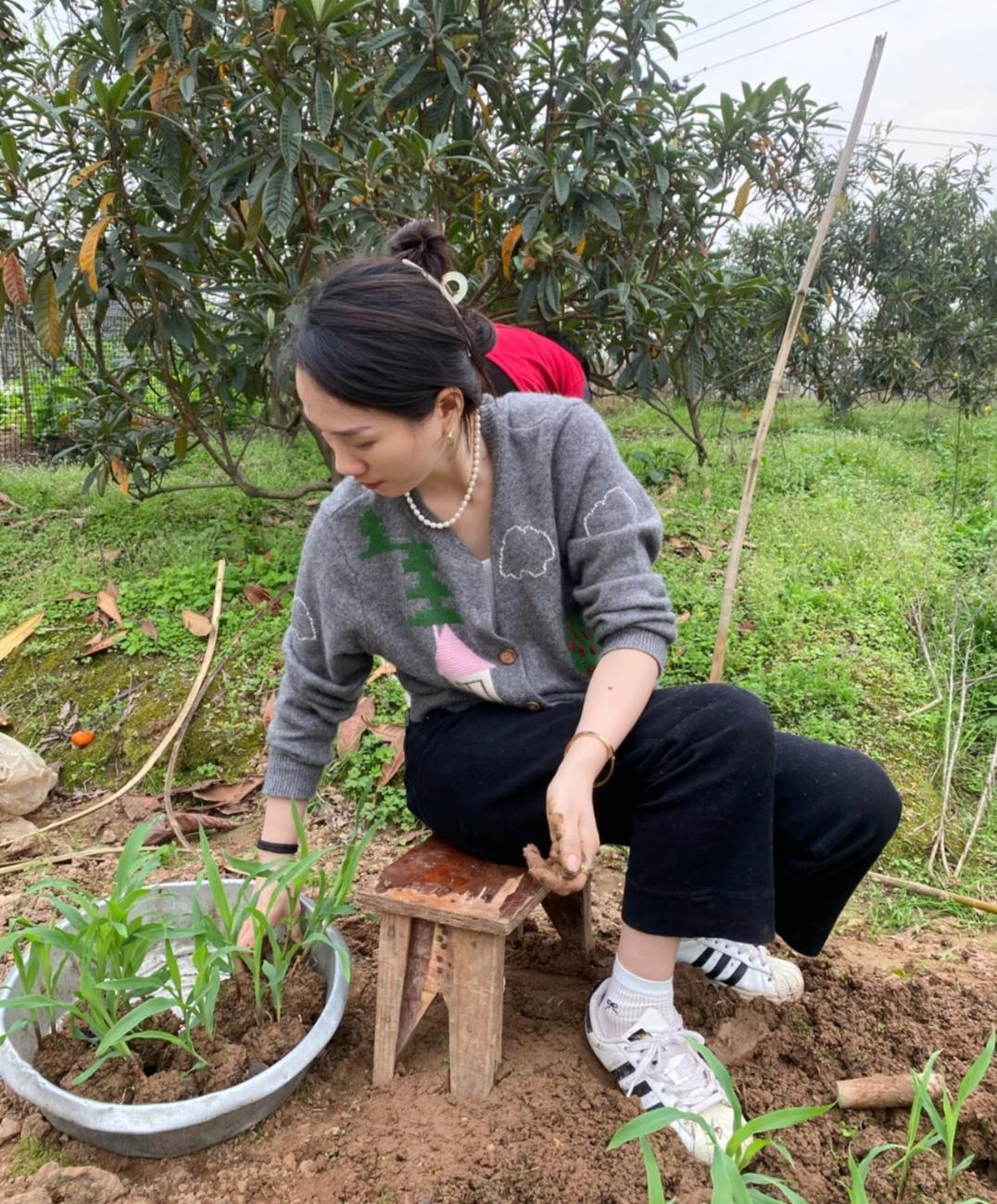 被表哥的一番话震撼了
他说
人到中年，其实拼的是老婆
表哥是做工程的
整日工地里