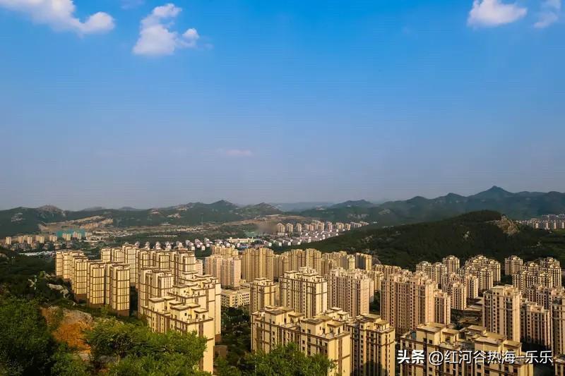 济南楼市这三年还是降了不少。
那些在2023年没有在济南买房的人还是挣了一笔。