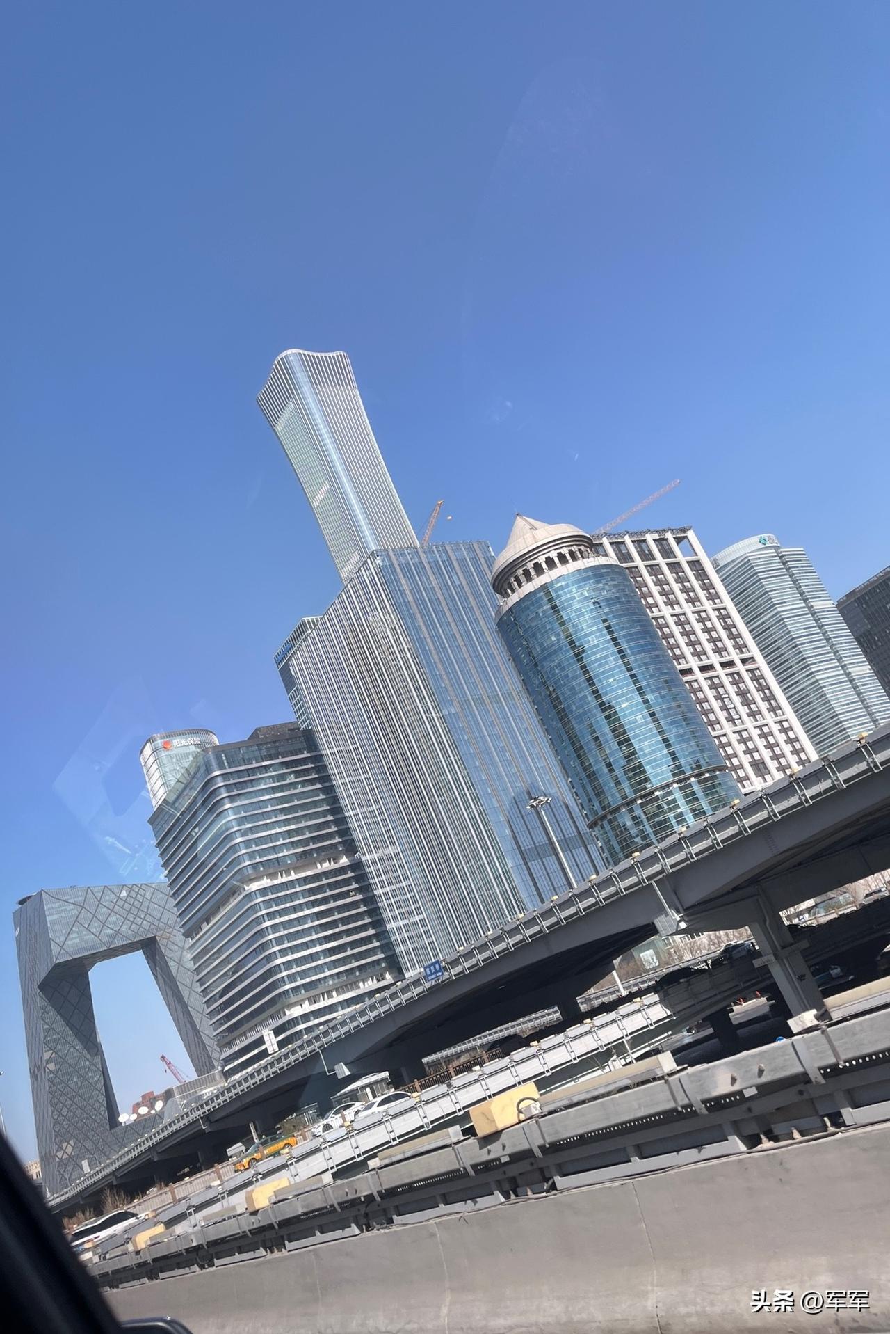 朋友们每年去查体，如果发现身体有不好的情况，千万不要立刻就治疗，一定要多走几家医