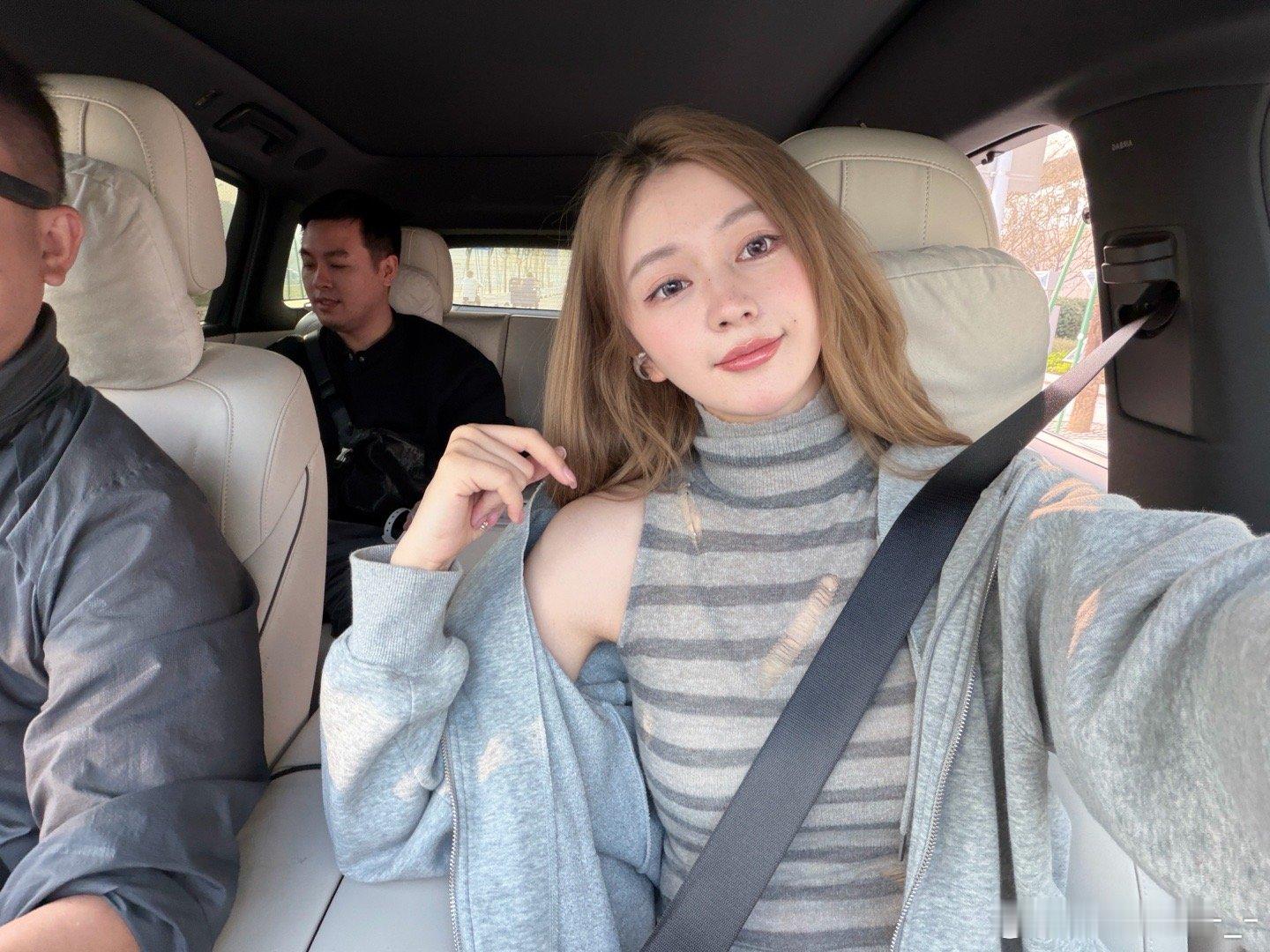 坐上了理想kol的理想i6一台车上竟然有两个理想koc欧尼茜茜理想i6 广州