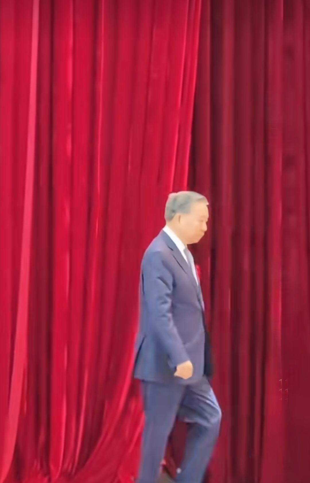 苏林：潜移默化改变以前越南军方一家独大，现在天平慢慢倾斜了！

自打苏林坐上越南