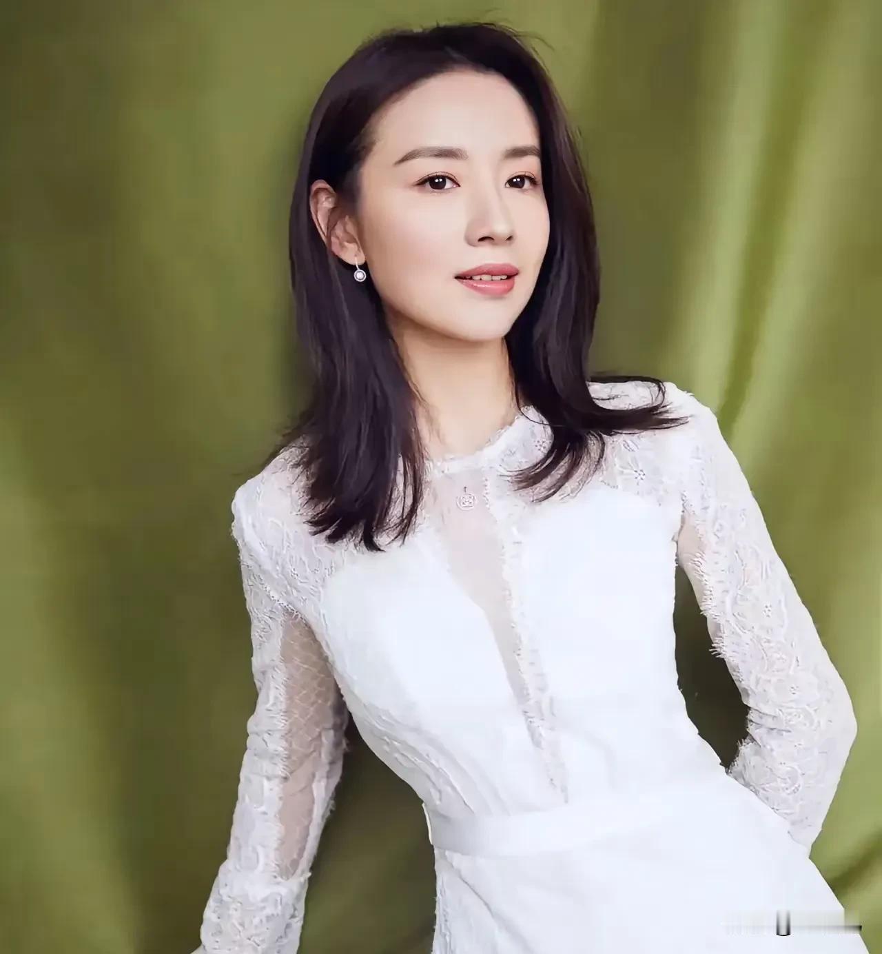 我要是明星
我就向董洁学习
虽然我不是很喜欢她的作风，但是，这一点，她是对的！