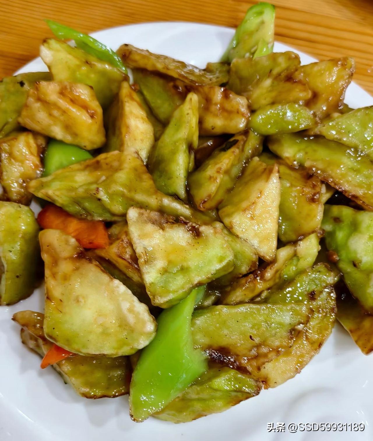 晒晒你做的家常菜今天俩菜，好吃的不得了啊，有辣椒，但不是很辣，这种辣小孩儿都能接