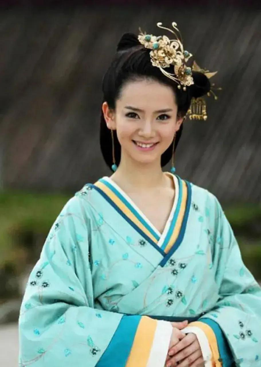 公元前 153 年，汉景帝将庶长子刘荣立为皇太子。刘荣性情敦厚、为人本分，并无过