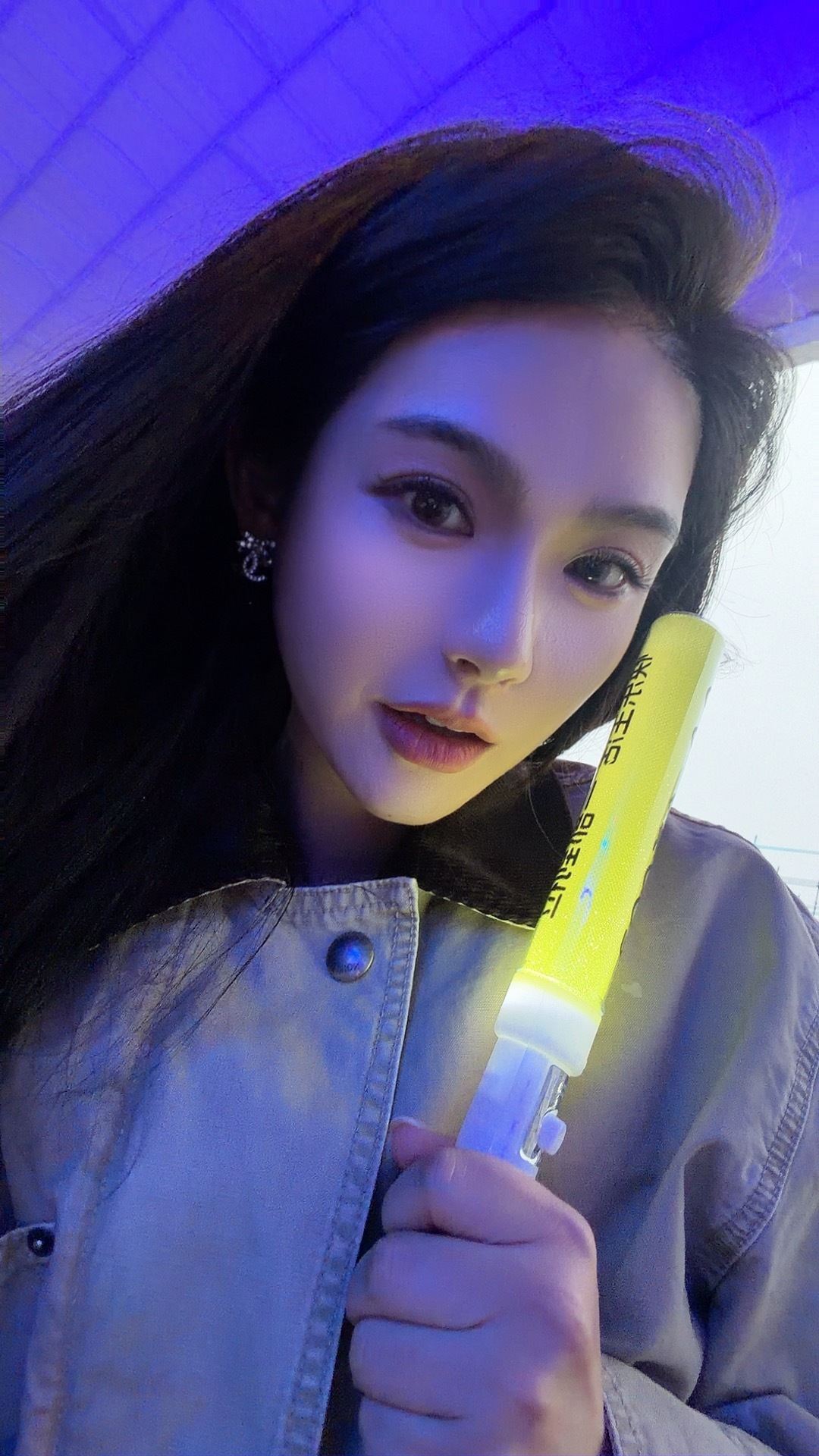 成都太太太太太太冷了！🥶我刚才拍摄的穿搭有点失误啊……一会发布会结束，我要去吃