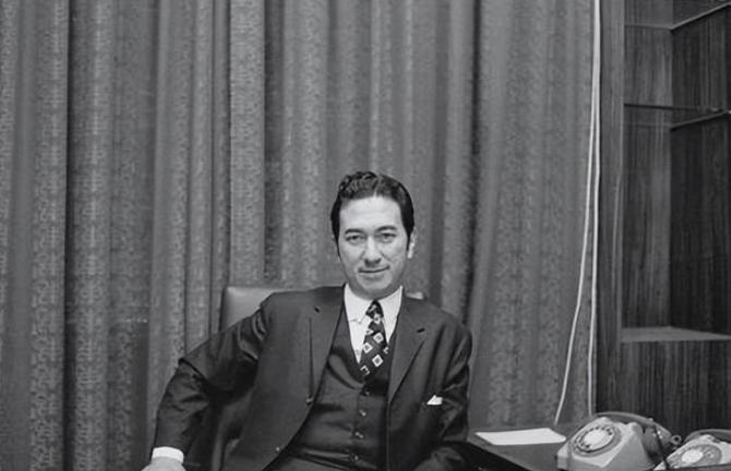 1997年，赌王差点被张子强绑架，第一时间召来大舅哥蓝铧缨商量对策，蓝铧缨说：“