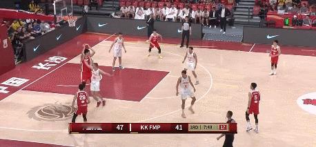 中国男篮vs塞尔维亚fmp 徐昕在篮下也有引力了。今天第二次玩转身了，一下吸引对