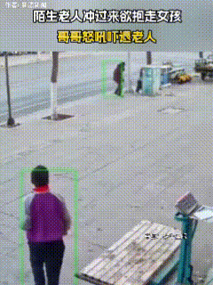 越想越后怕！4月1日，宁夏银川，哥哥和妹妹在门外玩耍，就在哥哥已经踏入屋子的一瞬