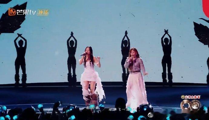 李佳薇黄龄唱咕叽咕叽气血好足李佳薇黄龄咕叽咕叽舞台活力感拉满了！新编的旋律清新灵