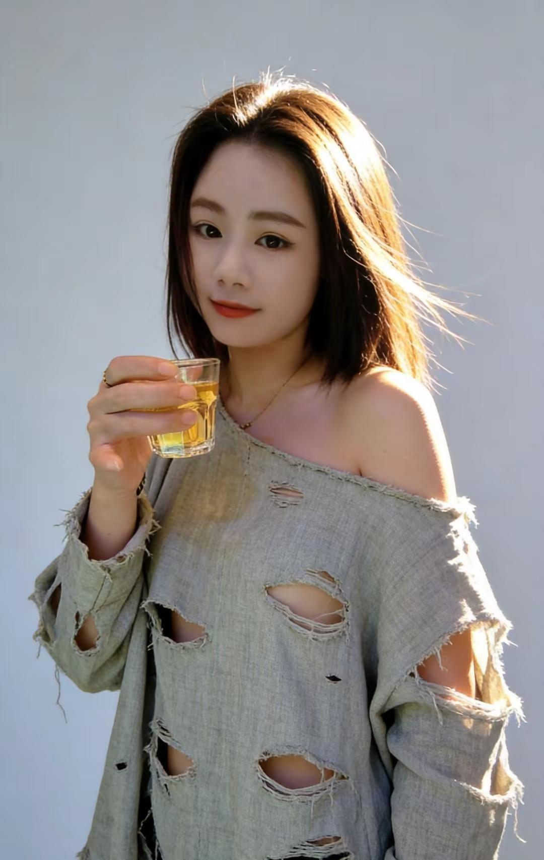 只想把自己养得越来越快乐，平静，其他都不太感兴趣…