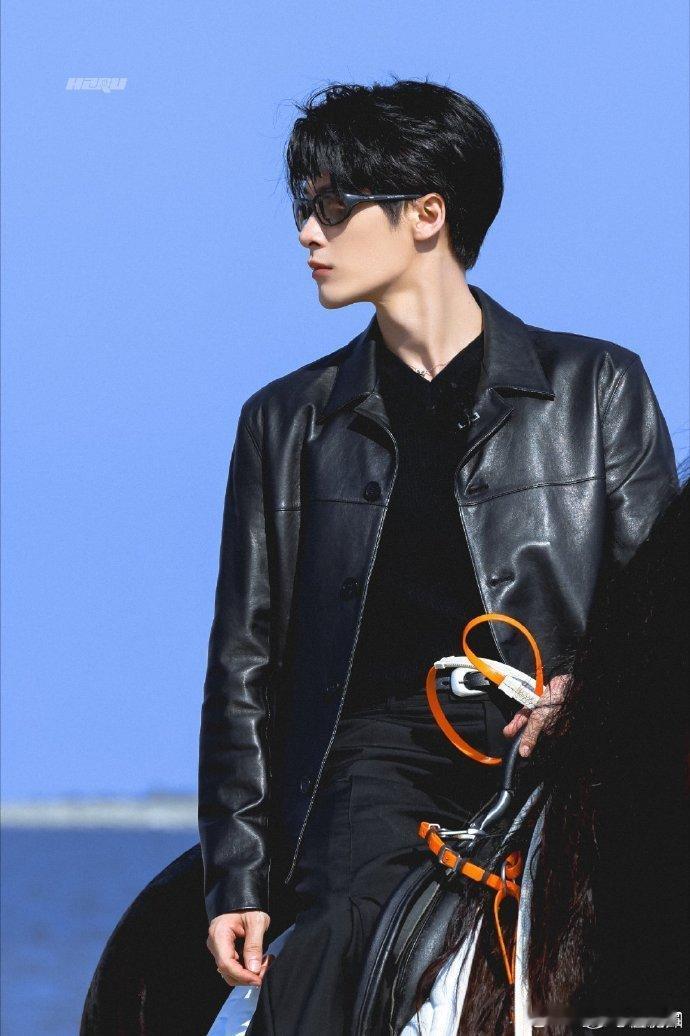 檀健次骑马出场你好星期六你好星期六全员团建路透檀健次谁能拒绝檀健次骑马的名场面！