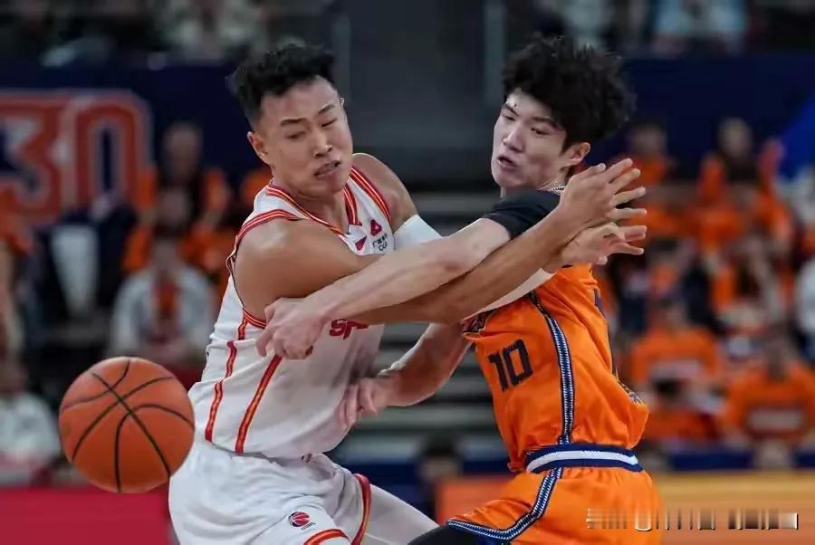 虽然深圳队客场92-101不敌上海男篮，但是让我们看清四个事实。
1、贺希宁成长